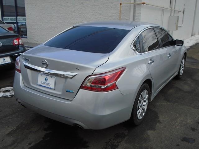 2013 Nissan Altima 2.5 photo