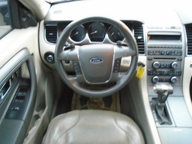 2011 Ford Taurus SEL photo
