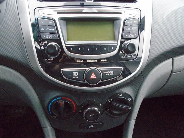 2012 Hyundai Accent SE photo