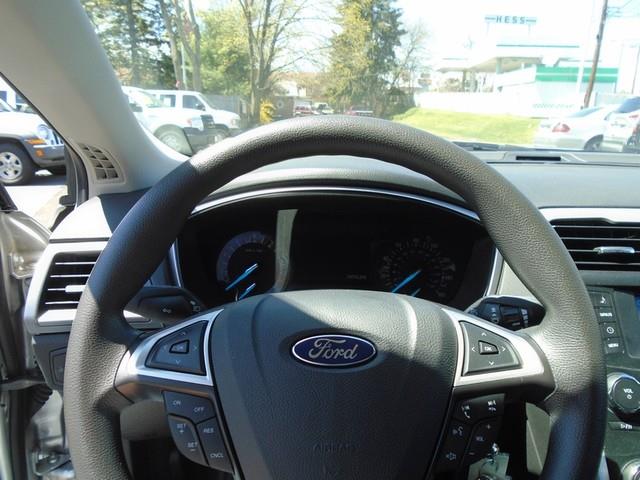2013 Ford Fusion SE photo