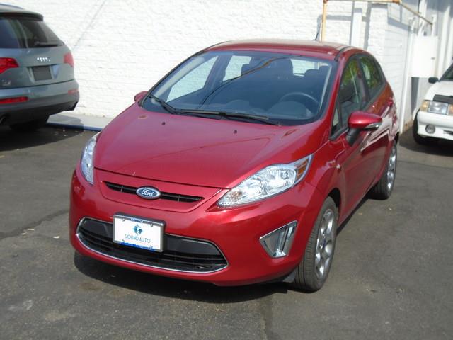 The 2012 Ford Fiesta SES photos