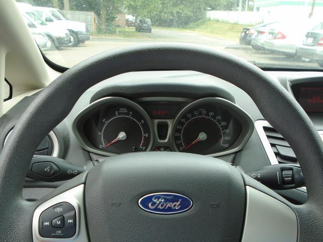 2012 Ford Fiesta SE photo