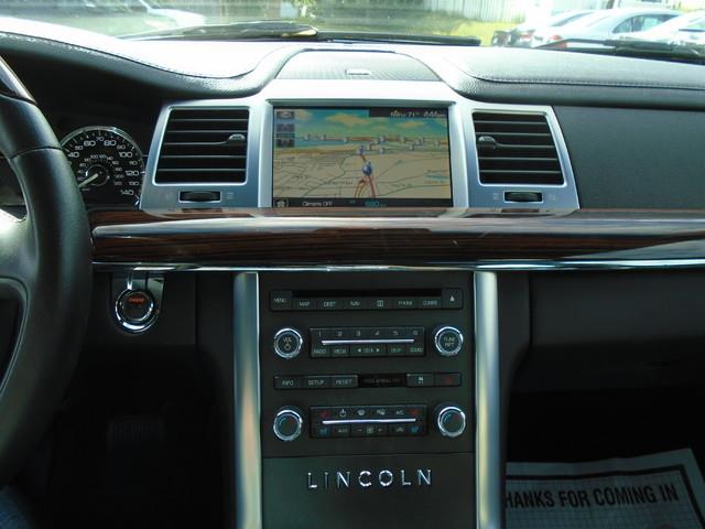 2009 Lincoln MKS photo