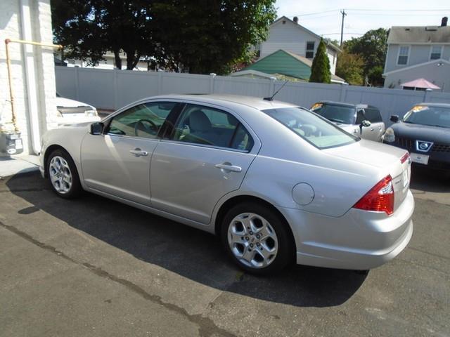 2010 Ford Fusion SE photo