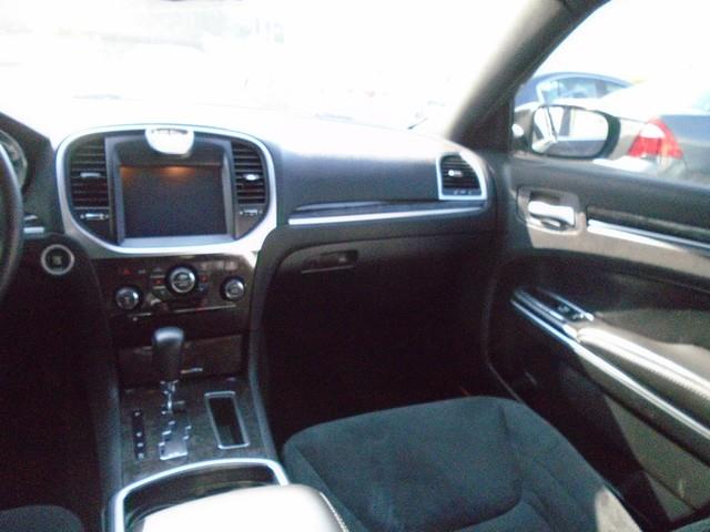 2011 Chrysler 300 photo