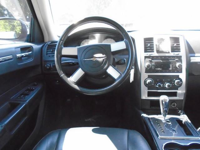 2010 Chrysler 300 Touring photo