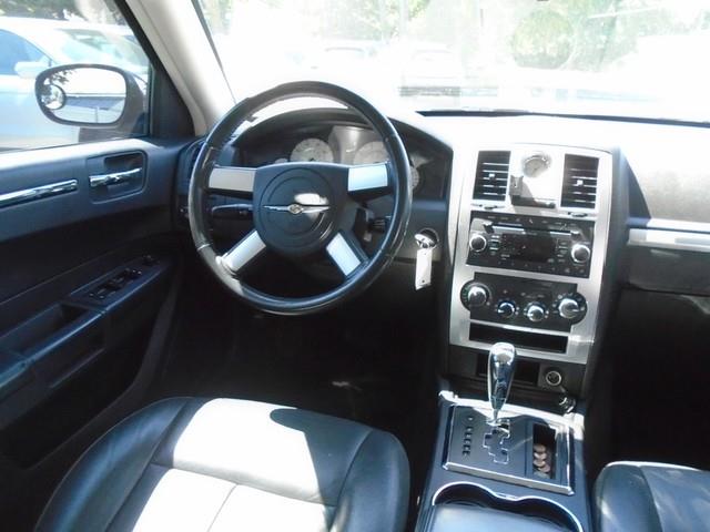 2010 Chrysler 300 Touring photo