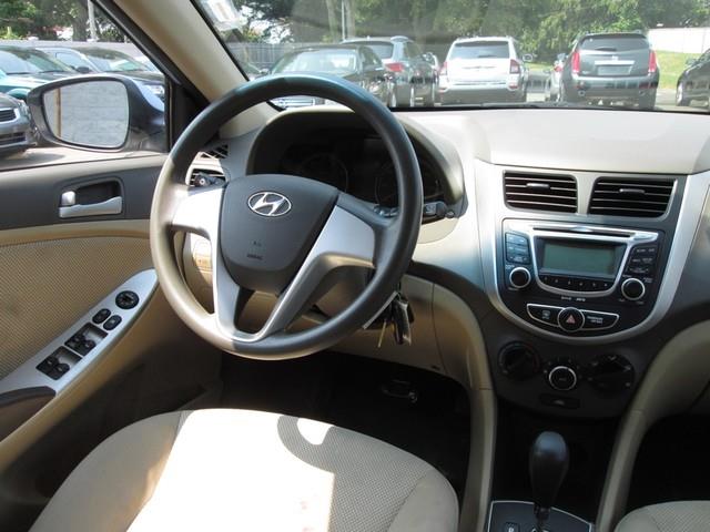 2013 Hyundai Accent GLS photo