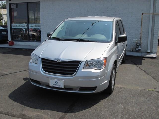 The 2008 Chrysler Town & Country LX photos