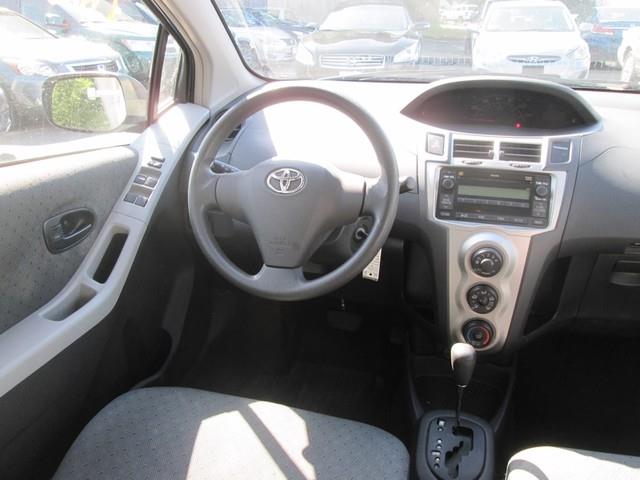 2011 Toyota Yaris photo