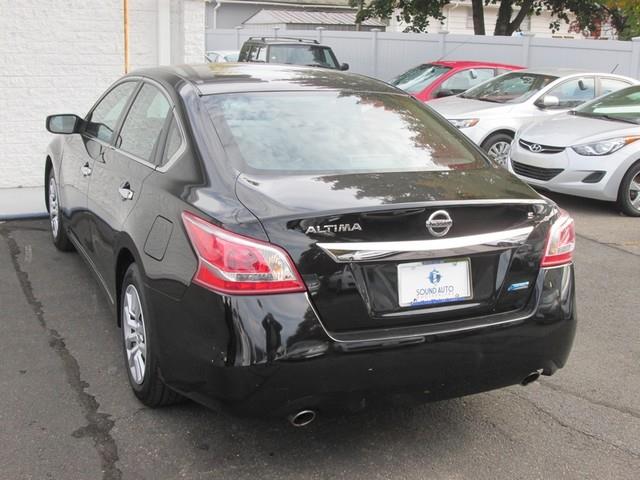 2013 Nissan Altima 2.5 photo