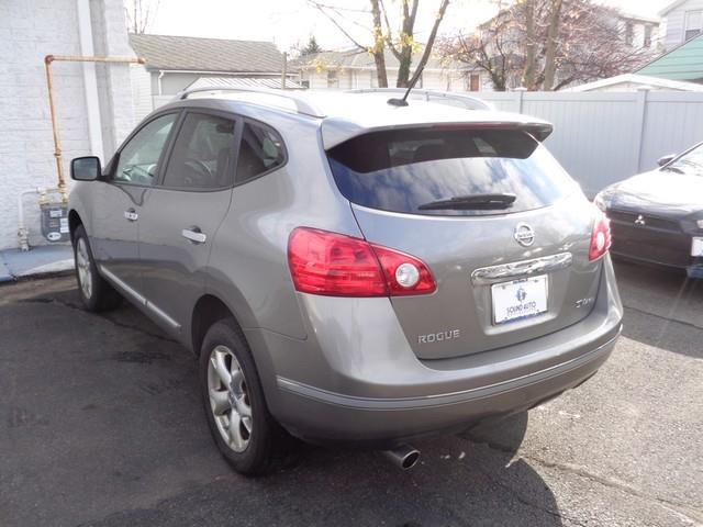 2011 Nissan Rogue S photo