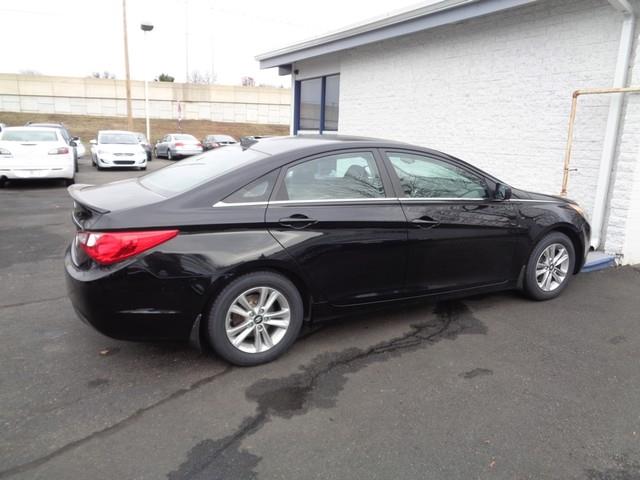 2013 Hyundai Sonata GLS photo