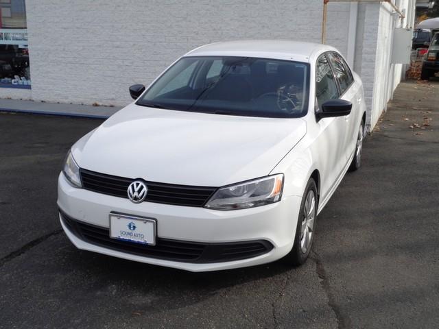 The 2013 Volkswagen Jetta photos