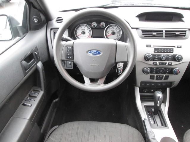 2010 Ford Focus SE photo