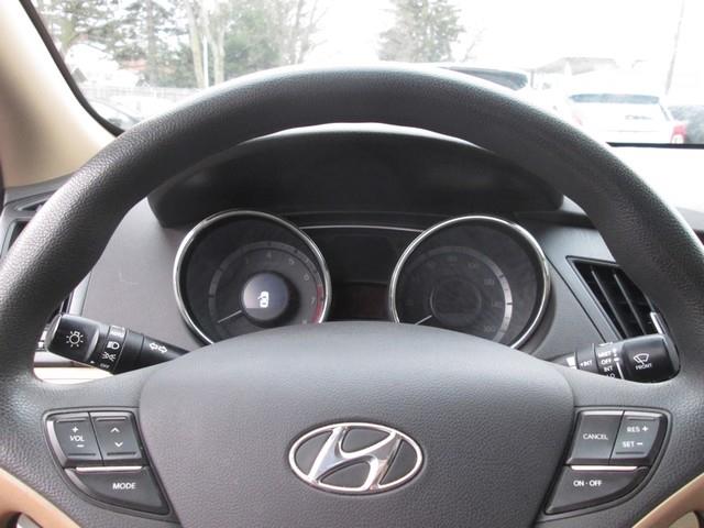 2011 Hyundai Sonata GLS photo