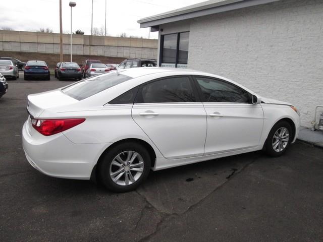 2011 Hyundai Sonata GLS photo