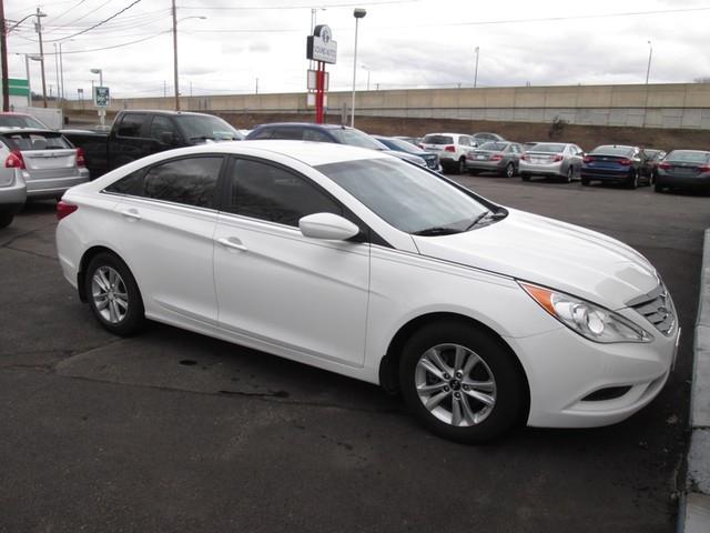 2011 Hyundai Sonata GLS photo