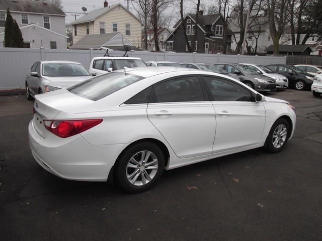 2011 Hyundai Sonata GLS photo