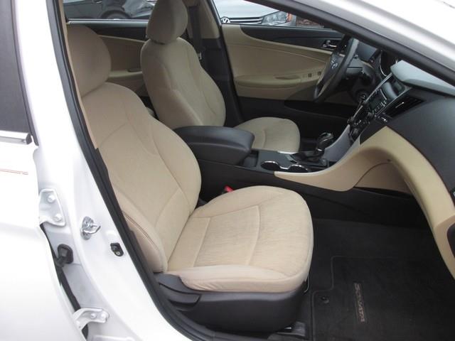 2011 Hyundai Sonata GLS photo