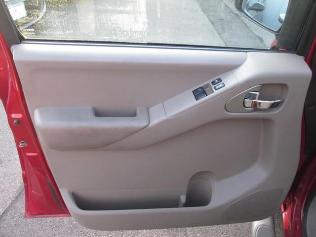 2011 Nissan Frontier SV V6 photo