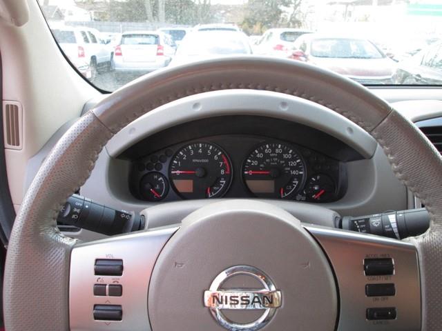 2011 Nissan Frontier SV V6 photo