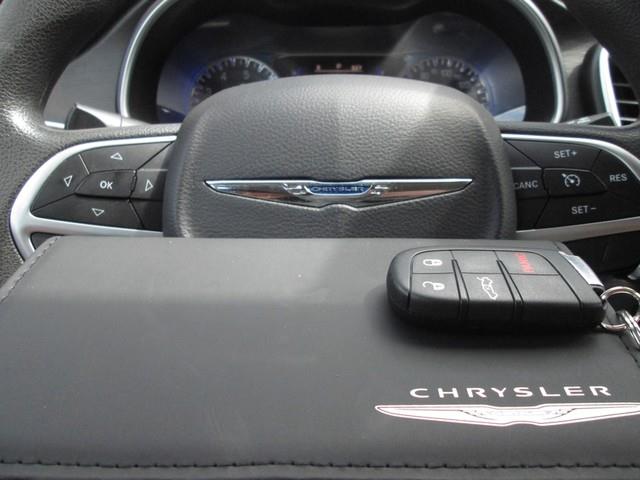 2015 Chrysler 200 Limited photo