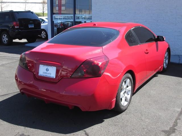 2010 Nissan Altima 3.5 SR photo