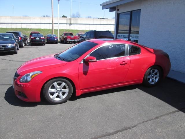 2010 Nissan Altima 3.5 SR photo