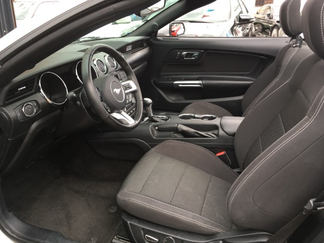 2015 Ford Mustang 2dr Conv V6 photo