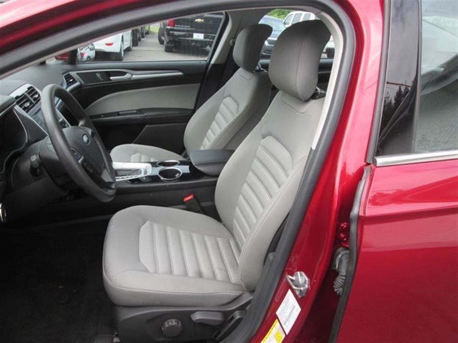 2013 Ford Fusion S photo