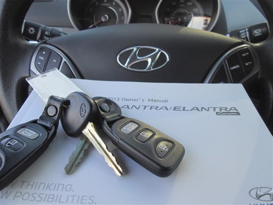 2013 Hyundai Elantra GLS photo