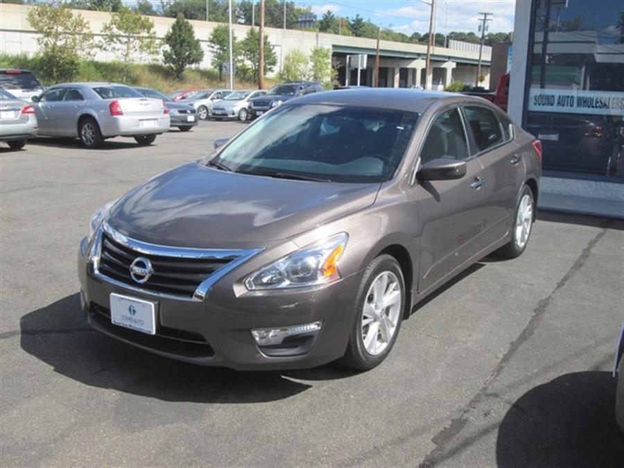 The 2013 Nissan Altima 2.5 photos