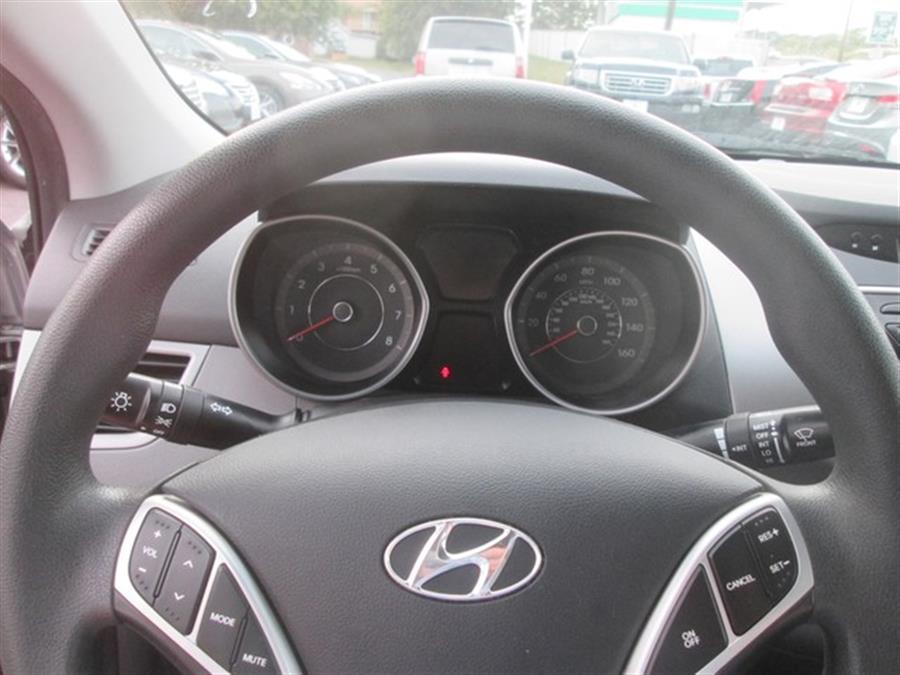 2011 Hyundai Elantra GLS photo