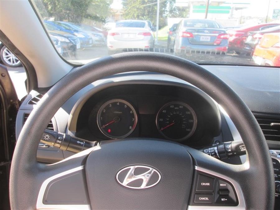 2013 Hyundai Accent GS photo