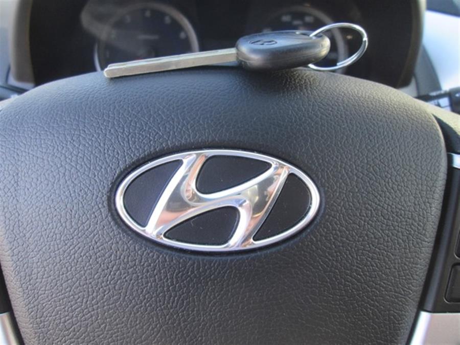 2013 Hyundai Accent GS photo