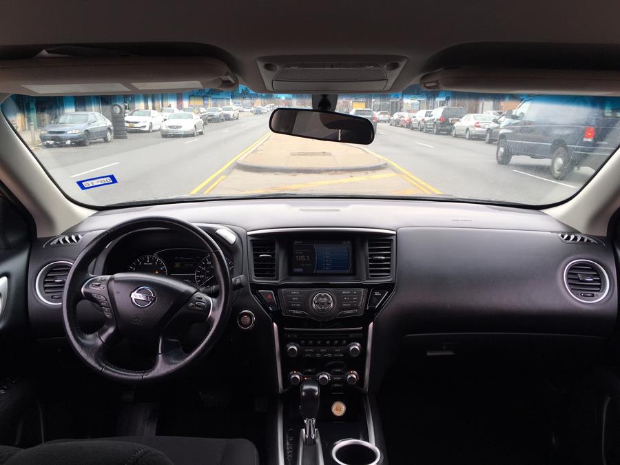 2013 Nissan Pathfinder S photo