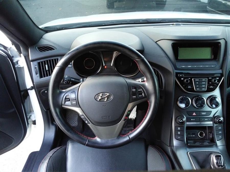 2014 Hyundai Genesis Coupe 2.0T R-Spec photo