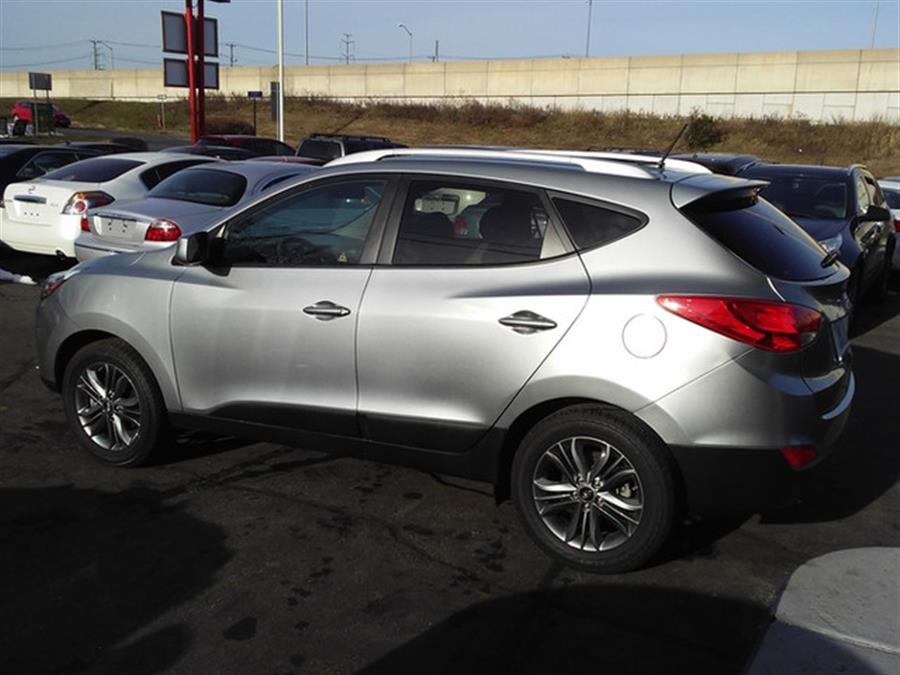 2015 Hyundai Tucson SE photo