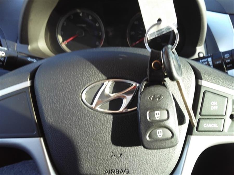 2012 Hyundai Accent GS photo