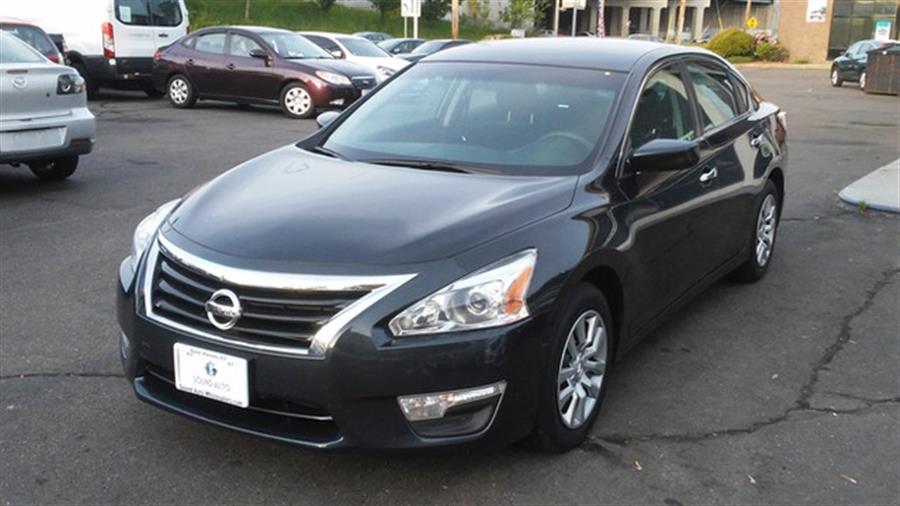 The 2015 Nissan Altima 2.5 S photos