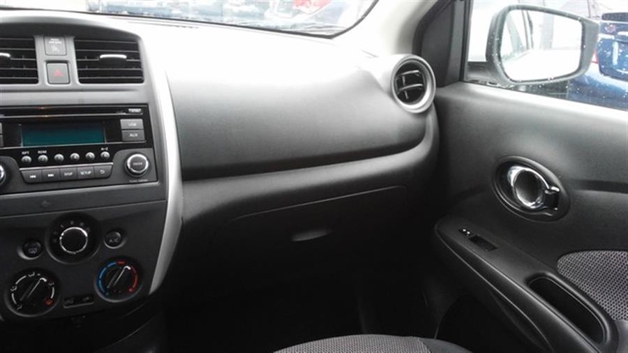 2015 Nissan Versa 1.6 S photo