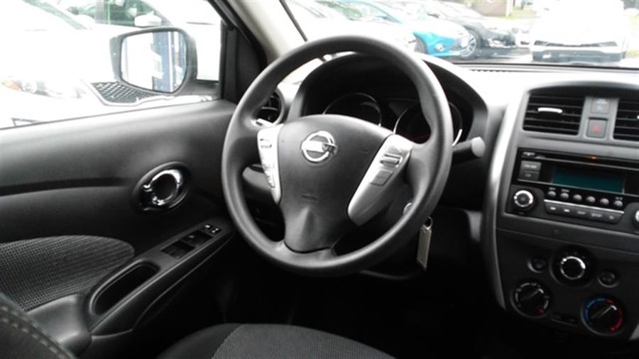 2015 Nissan Versa 1.6 S photo