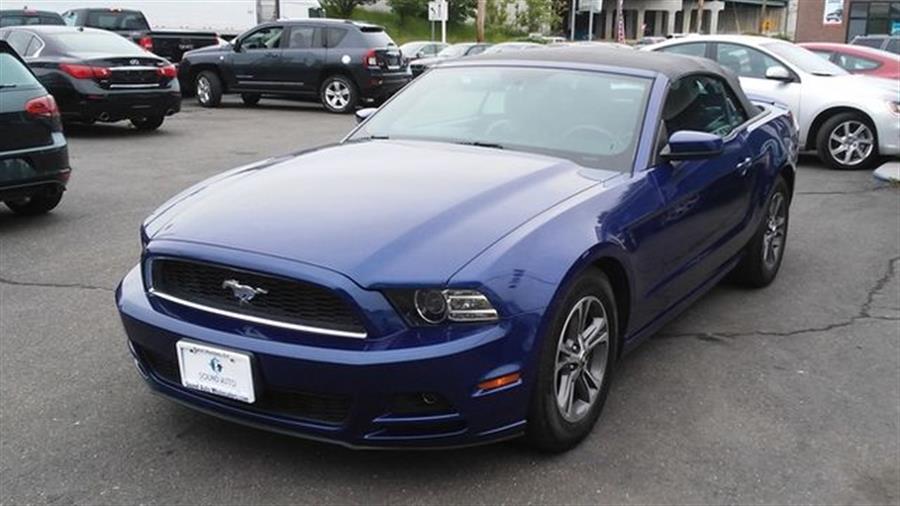 The 2014 Ford Mustang V6 photos