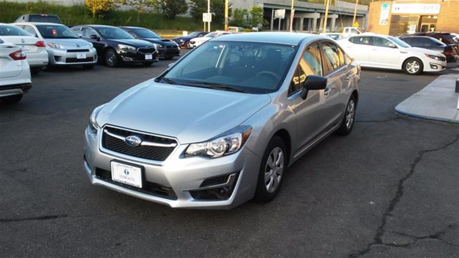 The 2015 Subaru Impreza 4dr CVT 2.0i photos