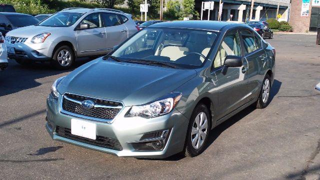 The 2016 Subaru Impreza 4dr CVT 2.0i photos