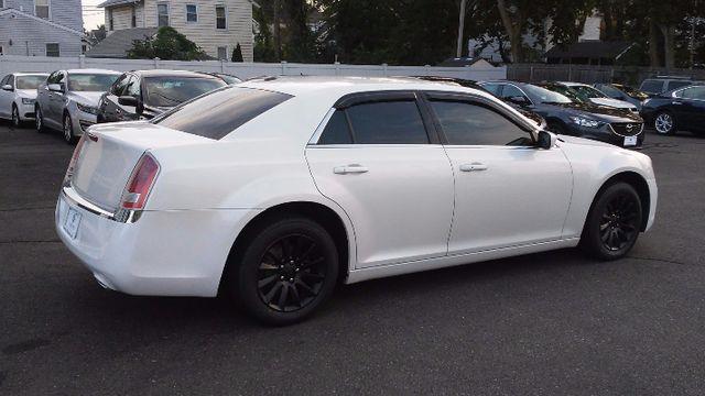 2011 Chrysler 300 photo