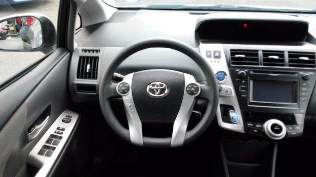 2014 Toyota Prius v Two photo