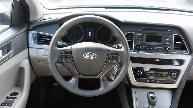 2015 Hyundai Sonata SE photo