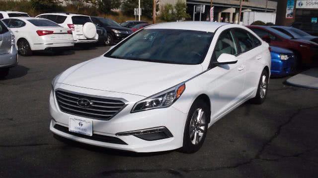 The 2015 Hyundai Sonata SE photos